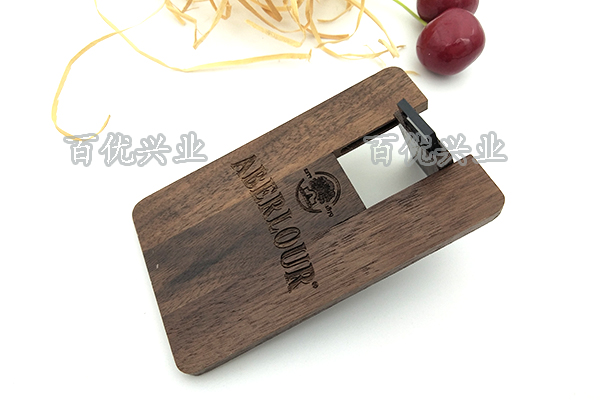 可旋轉環(huán)保耐用的?木質卡片U盤